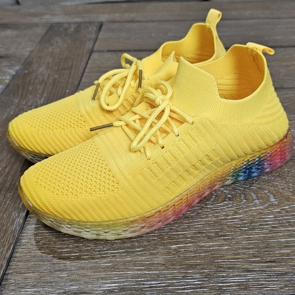 Taxi Sneakers, Women's Size 8 - Picture 2 of 8